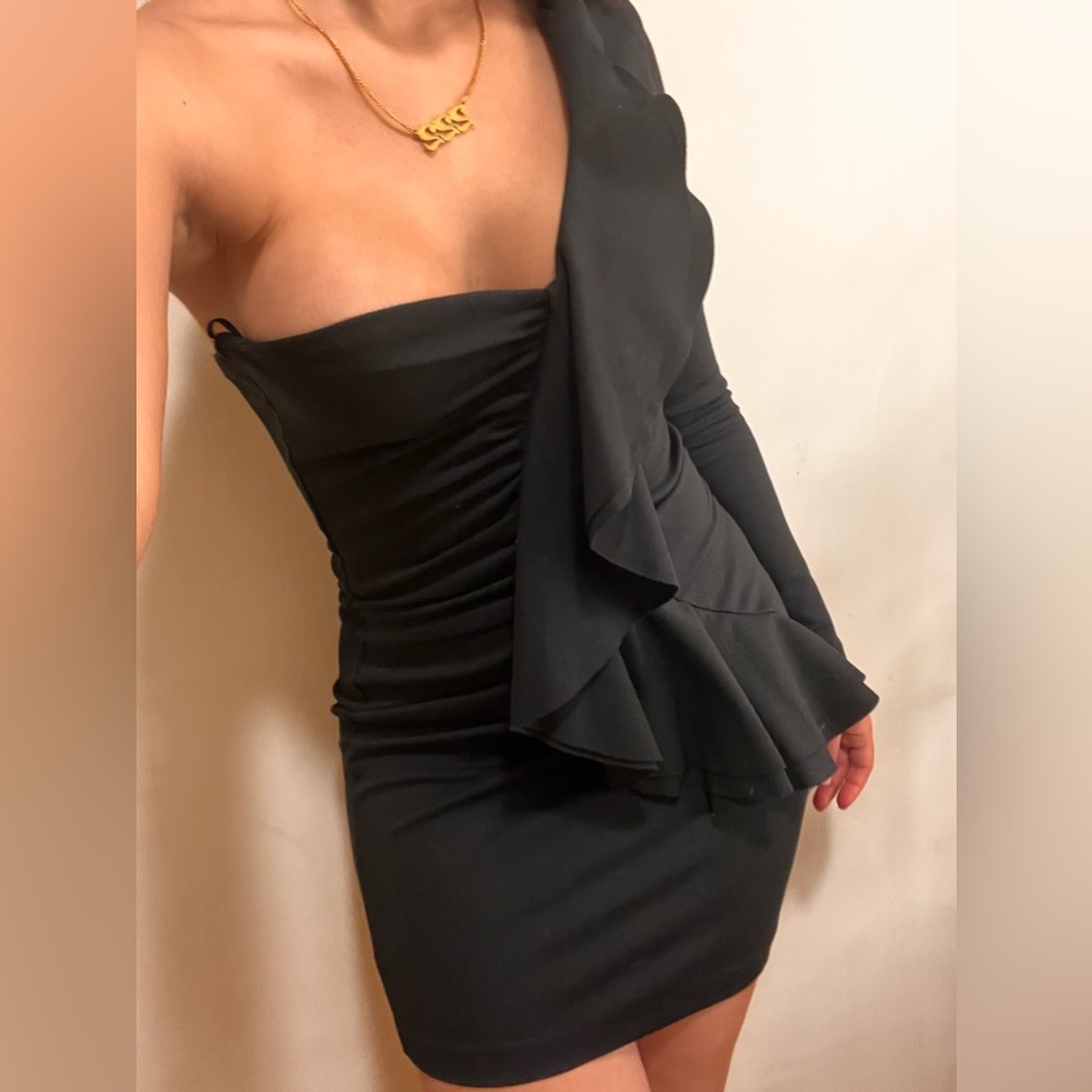 Off the shoulder little black dress. Can fit size small as well.